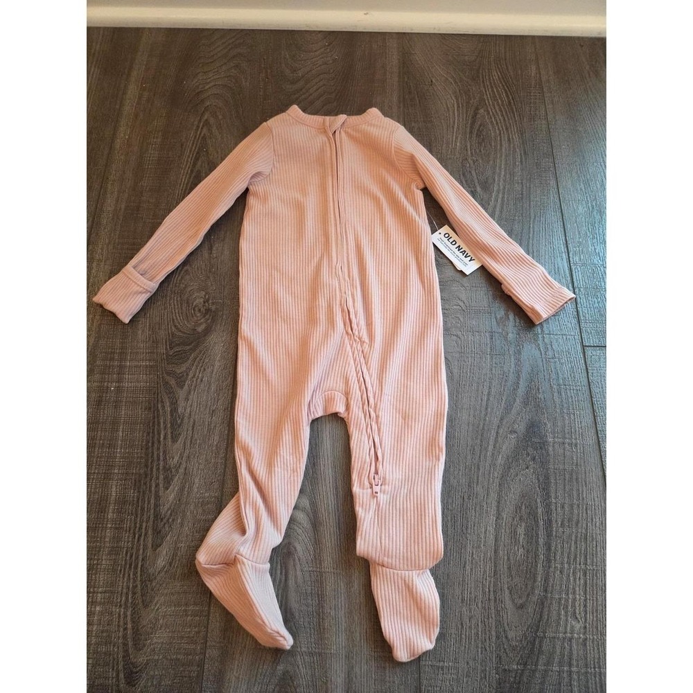 Old navy baby girl footed sleeper‎ 6-9 mos